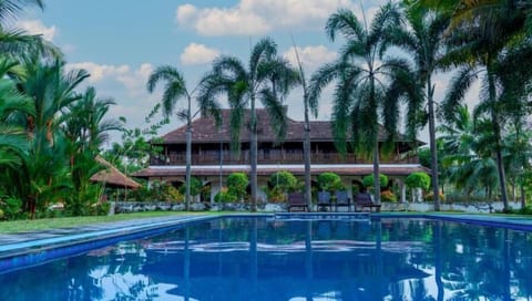 15 outdoor pools