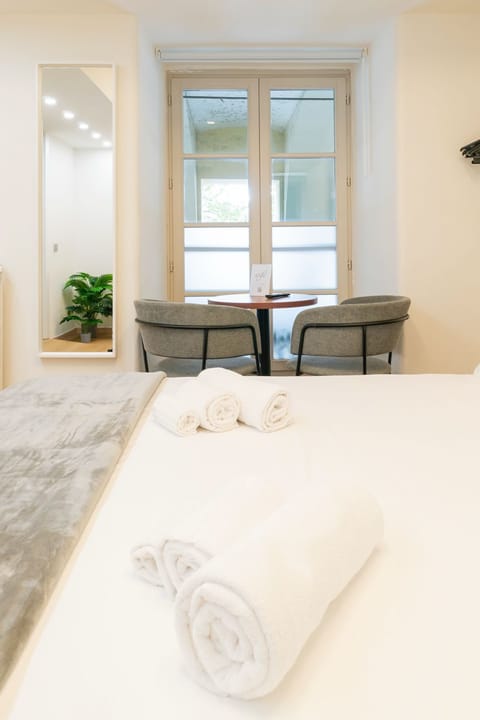 Deluxe Double Room | Iron/ironing board