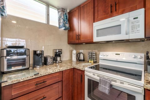 Condo, Multiple Beds, Balcony, Ocean View (Haleakala Shores A-302) | Private kitchen | Coffee/tea maker, electric kettle, dining tables