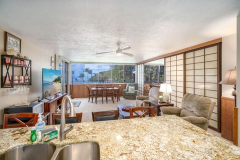 Condo, Multiple Beds, Balcony, Ocean View (Haleakala Shores A-302) | Interior