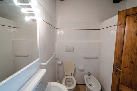 Triple Room | Bathroom | Bidet