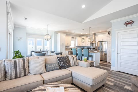 Family House, Private Bathroom, Ocean View (Topsail Beach Sunsets) | Lounge