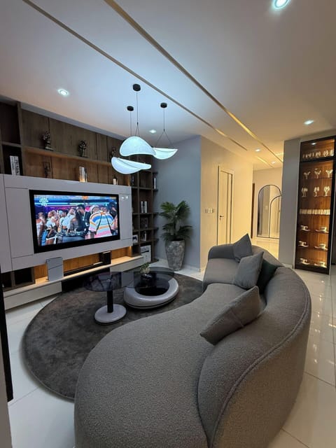 Comfort Apartment, Balcony, City View | Living area