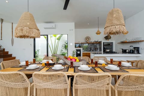 Basic Villa | Dining