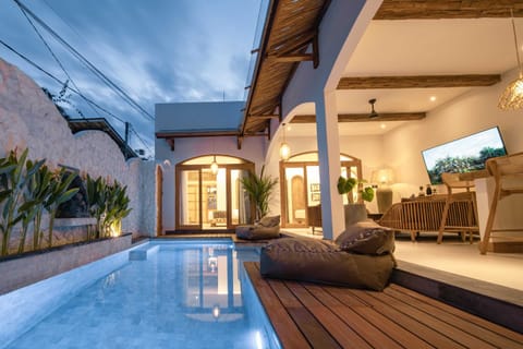 Basic Villa | Pool | Outdoor pool