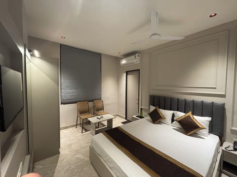 Deluxe Double Room | Laptop workspace, free WiFi
