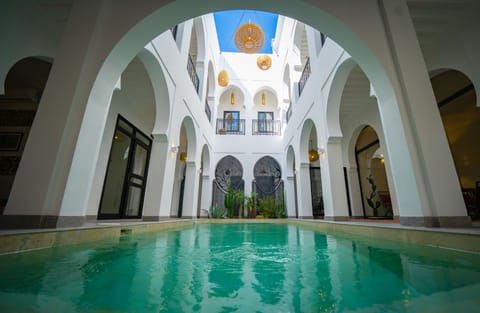 Indoor pool, sun loungers
