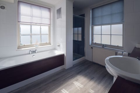 Deluxe Suite, Ensuite | Bathroom