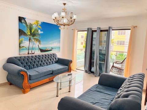 Apartment, 4 Bedrooms, Smoking, Balcony | Living room