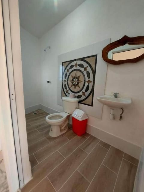 Comfort Double Room, Air conditioning, Beachfront | Bathroom | Towels, shampoo, toilet paper
