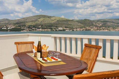 House | Terrace/patio