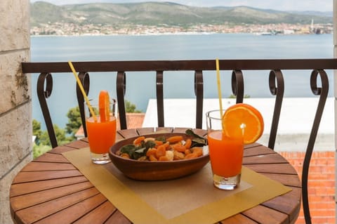 House | Terrace/patio