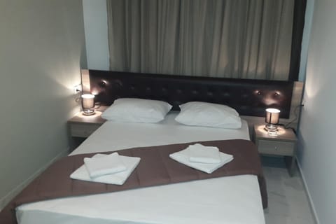 In-room safe, soundproofing, free WiFi, bed sheets