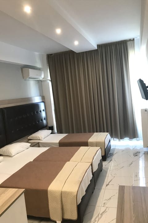 Triple Room | In-room safe, soundproofing, free WiFi, bed sheets