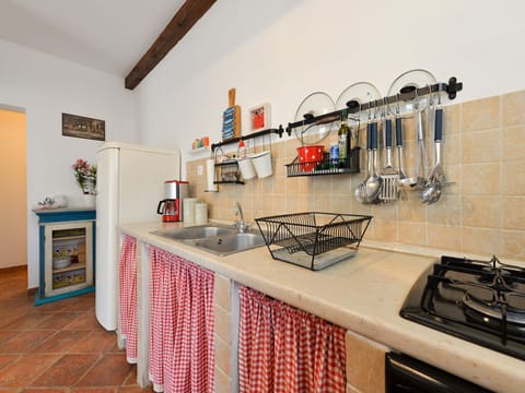 House | Private kitchen | Fridge, oven, stovetop, espresso maker