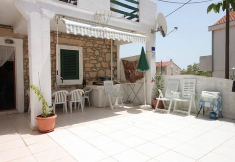 Apartment (A1) | Outdoor dining