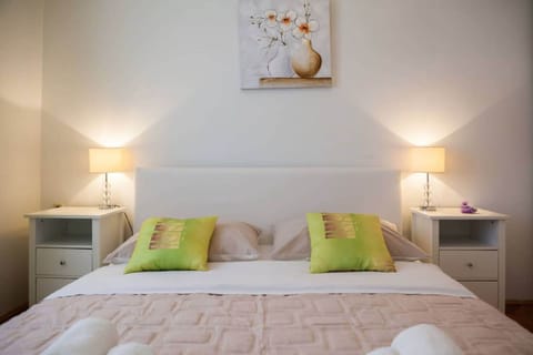 Apartment (A1) | In-room safe, iron/ironing board, free cribs/infant beds, free WiFi