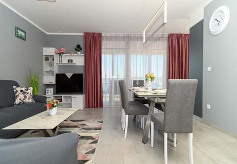 Apartment (A1) | Dining