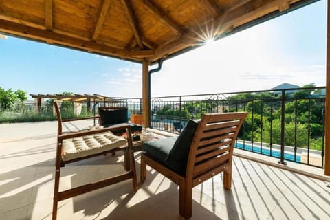 House | Terrace/patio