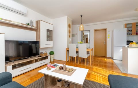 Apartment (A1) | Living room
