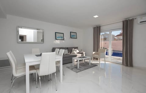 House | Dining
