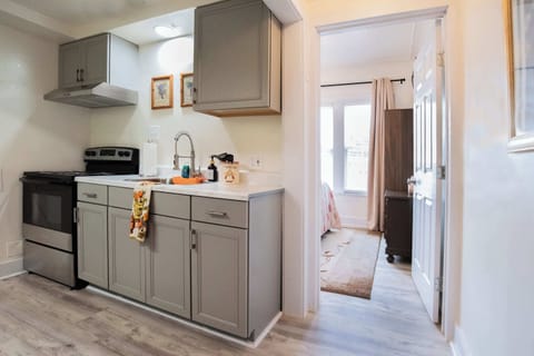 Apartment, Multiple Beds, Kitchen (Mariposa Coral) | Private kitchen | Electric kettle