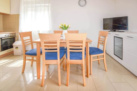Apartment (A1) | Dining