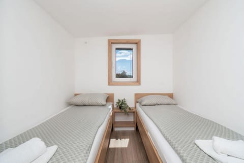 House | Free WiFi