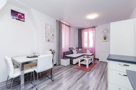 Apartment (A1) | Living room