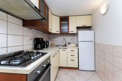 House | Private kitchen | Fridge, microwave, oven, stovetop