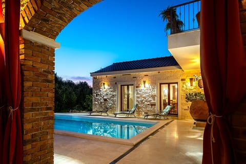 Outdoor pool, a heated pool, pool umbrellas, sun loungers