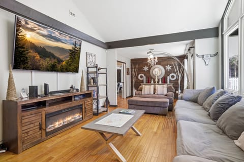 Cabin, 3 Bedrooms | Living area | Smart TV