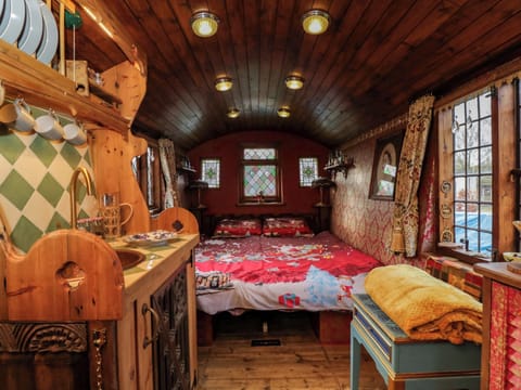 1 bedroom, individually decorated, individually furnished