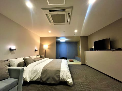 Japanese-style Room | In-room safe, laptop workspace, WiFi (free)