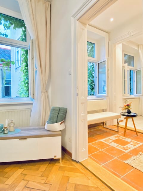 Basic Apartment | Iron/ironing board