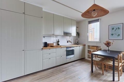 Apartment | Private kitchen | Fridge, microwave, oven, dishwasher