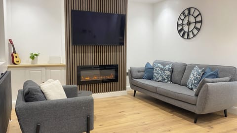 Deluxe House, Private Bathroom, Garden View (Contractors Hub) | Reception