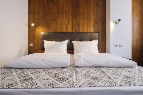 Desk, iron/ironing board, free WiFi