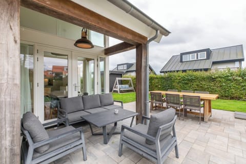 House | Outdoor dining