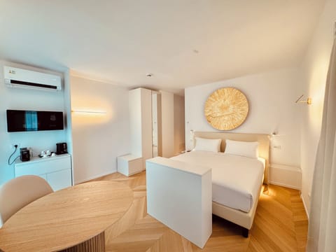 Panoramic Suite, Sea View | In-room safe, desk, laptop workspace, blackout drapes