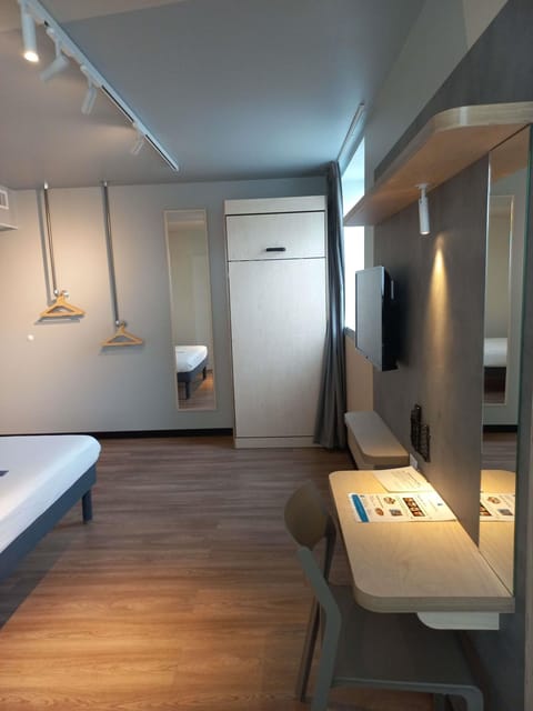 Desk, blackout drapes, soundproofing, free WiFi