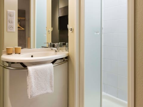 Double Room | Desk, blackout drapes, soundproofing, free WiFi