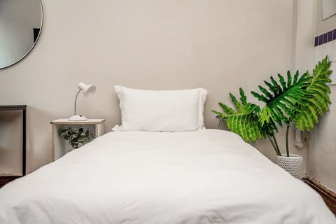 Single Room, City View | Free wired internet