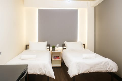 Twin Room, Mountain View | Free wired internet