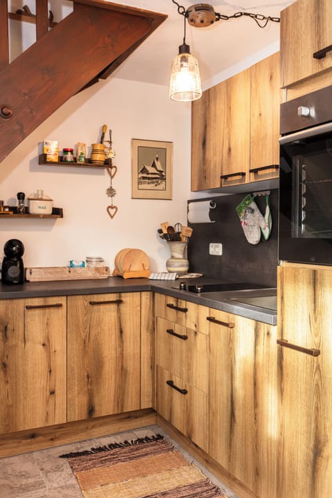 Comfort House, 2 Bedrooms, Mountain View | Private kitchen | Espresso maker, toaster