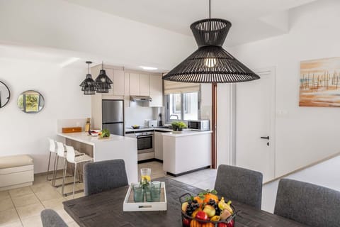 Superior Townhome | Dining