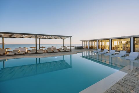 Seasonal outdoor pool, sun loungers