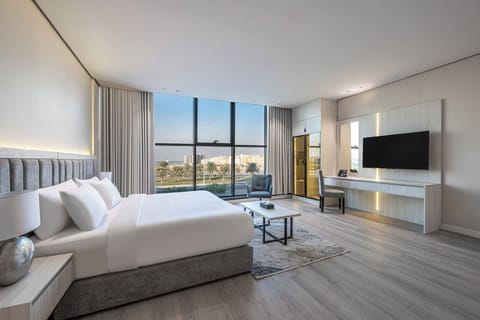 Junior Suite | Egyptian cotton sheets, premium bedding, memory foam beds, minibar