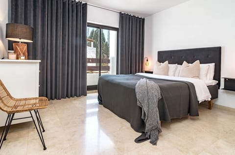 Studio (3 Bedrooms) | Interior