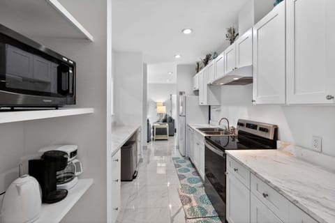 Duplex, 3 Bedrooms | Private kitchen | Coffee/tea maker, fridge, oven, toaster